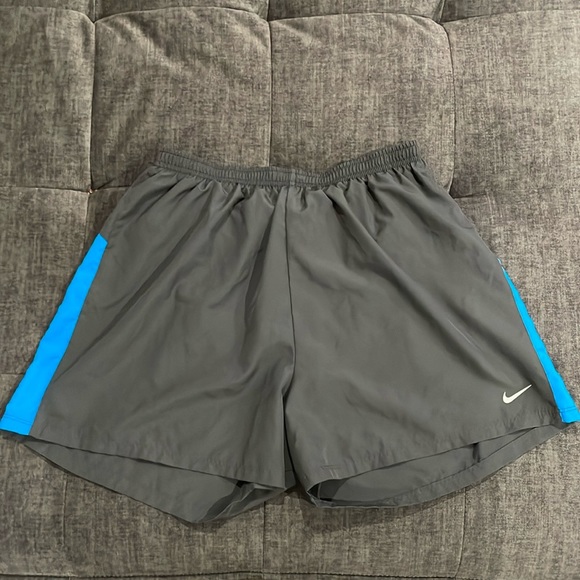 Nike Men's Dri Fit Shorts - Picture 1 of 4
